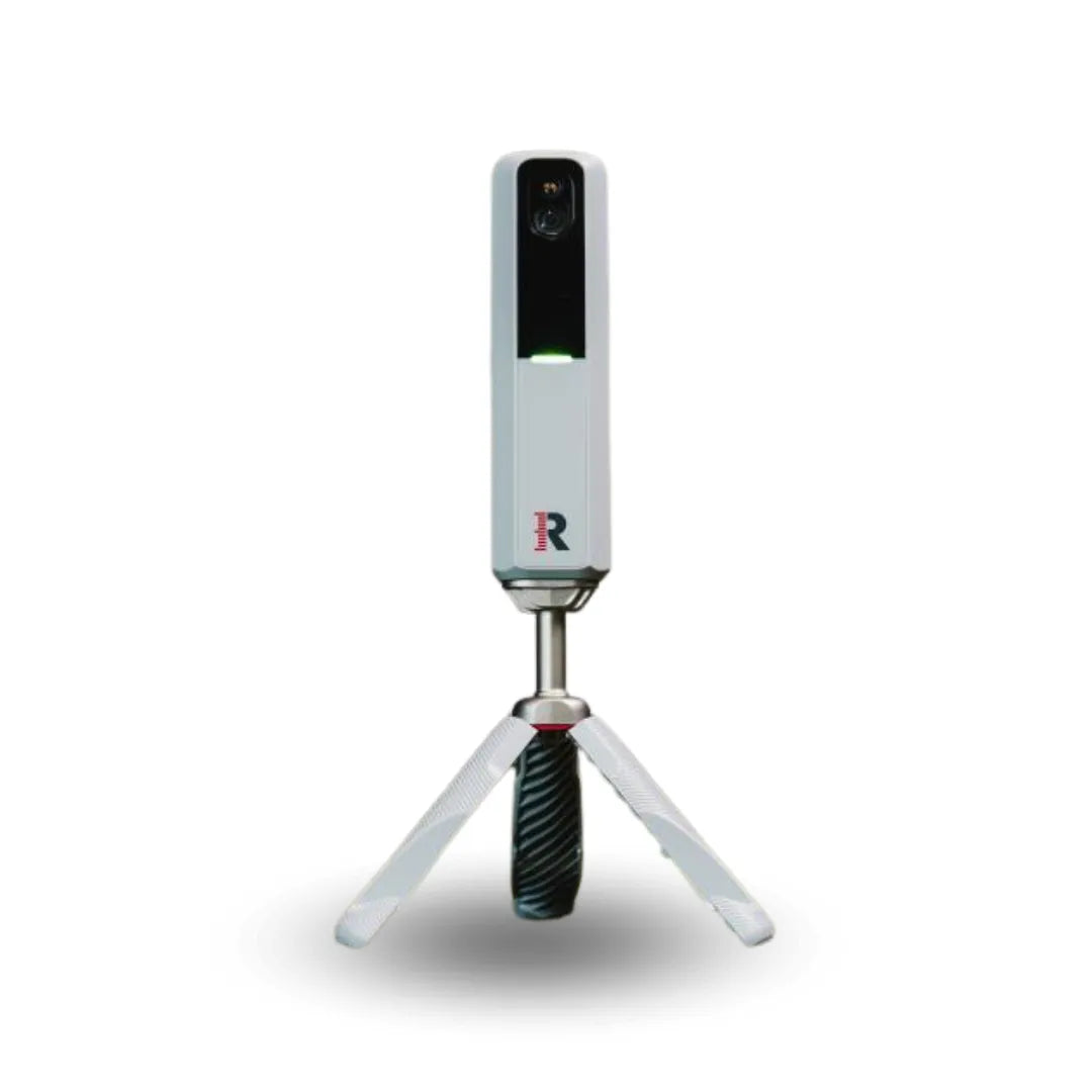 Compact golf launch monitor device